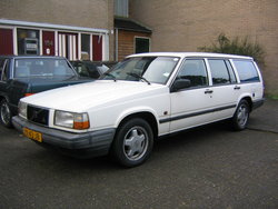 Image volvo-740-90.00.02-sml.jpg